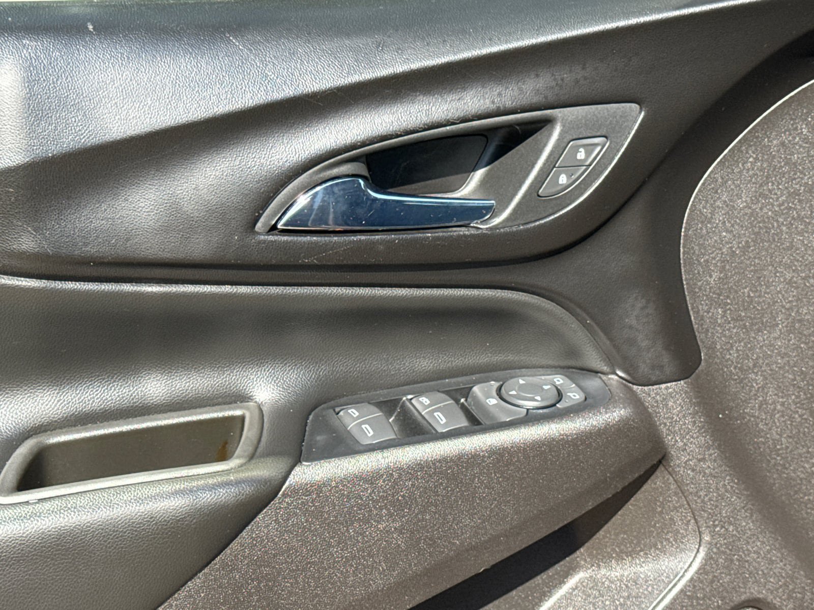 Used 2019 Chevrolet Equinox LT FWD image 12
