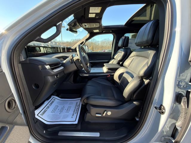 Used 2025 Lincoln Navigator Reserve w/ Jet Appearance Package image 29