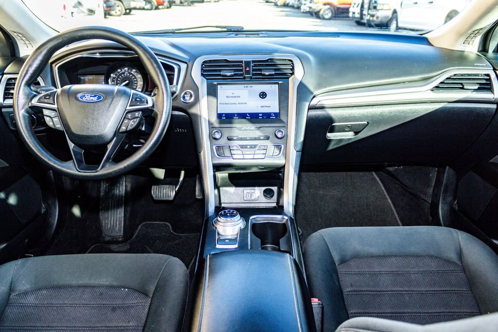 Used 2020 Ford Fusion SE image 12