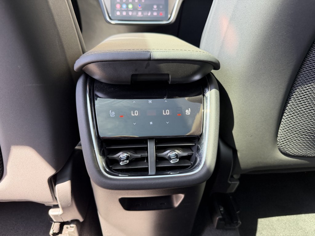 Used 2025 Volvo EX90 Ultra AWD/4WD image 35