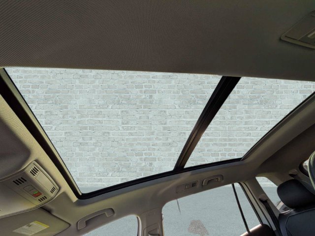 Certified 2023 Volkswagen Tiguan SE w/ Panoramic Sunroof Package FWD image 21
