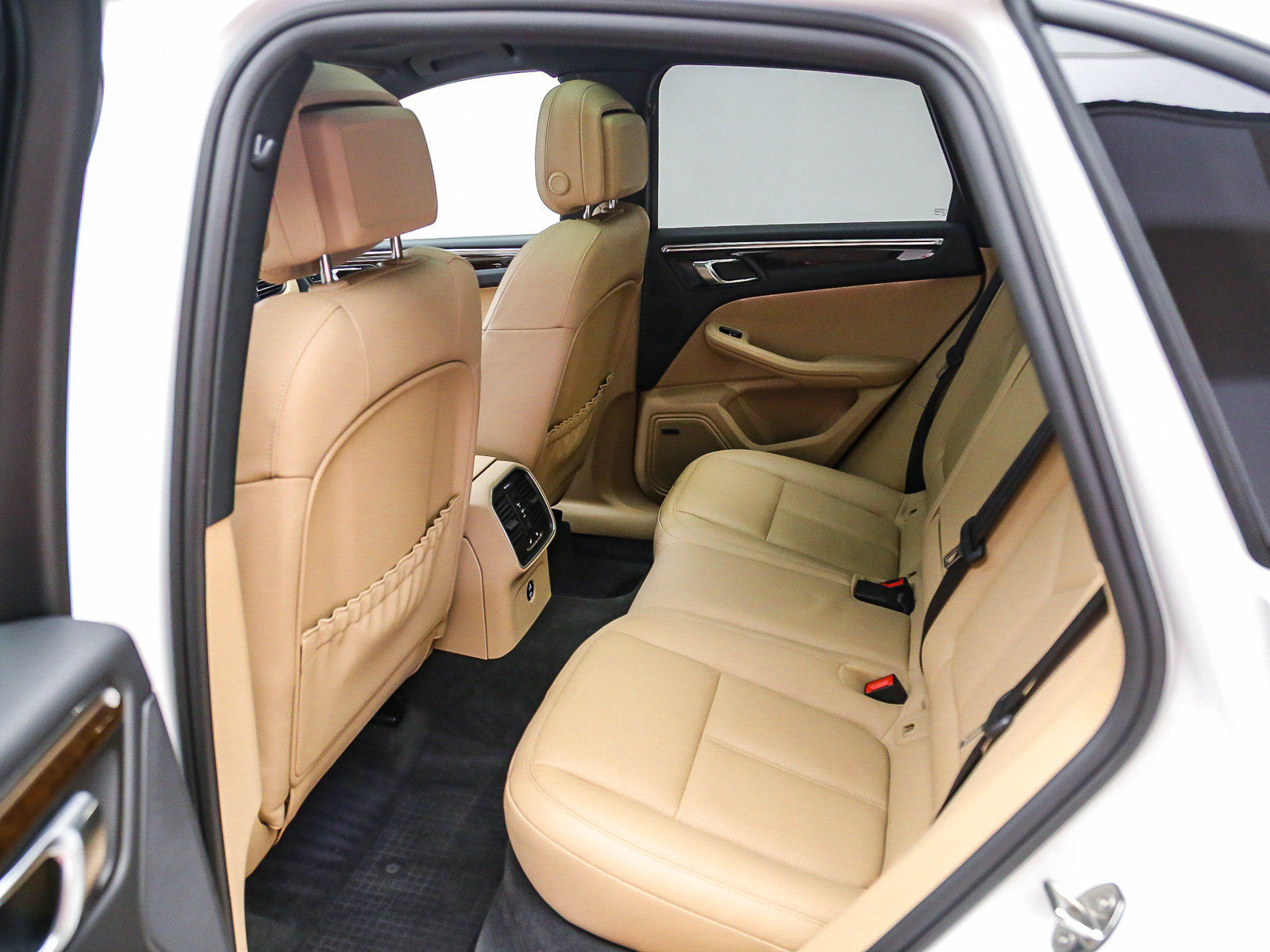 Certified 2026 Porsche Macan AWD/4WD image 23