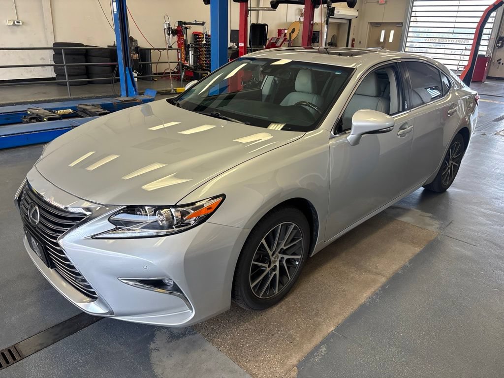 Used 2017 Lexus ES 350 FWD image 2