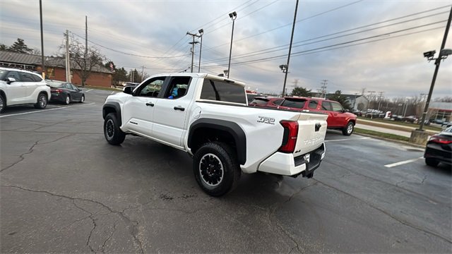 Used 2025 Toyota Tacoma TRD Off-Road image 8