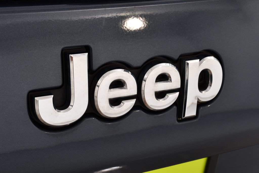 Used 2020 Jeep Cherokee Latitude Plus AWD/4WD image 23