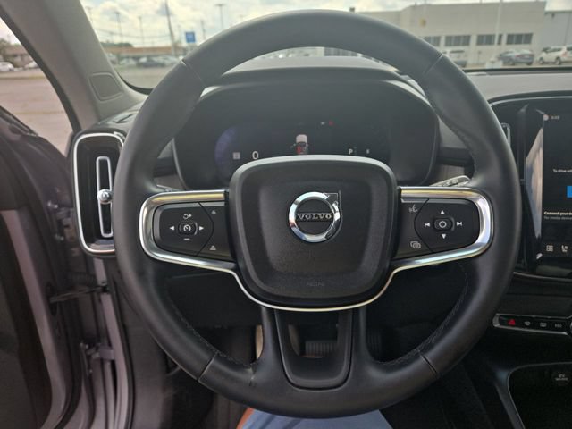 Used 2026 Volvo XC40 B5 Plus AWD/4WD image 14