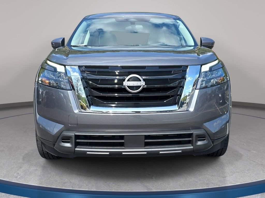 Used 2024 Nissan Pathfinder SV w/ SV Premium Package FWD image 2