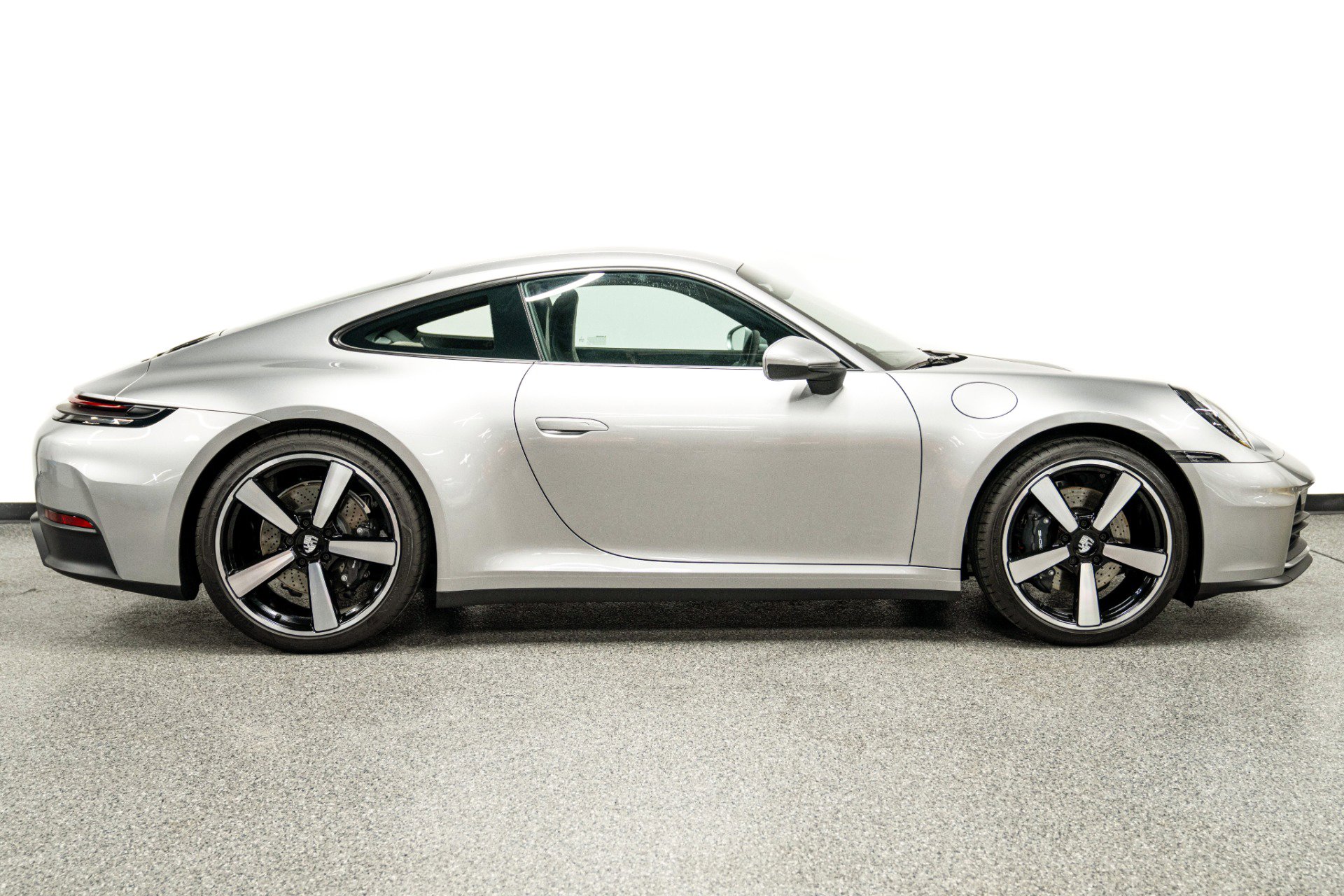 Used 2025 Porsche 911 Carrera image 40