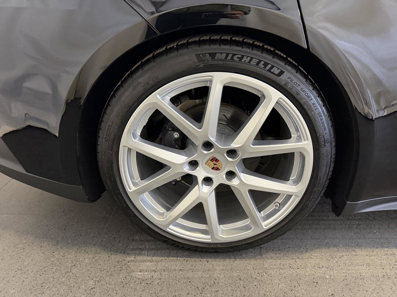 Certified 2025 Porsche Panamera 4 image 12