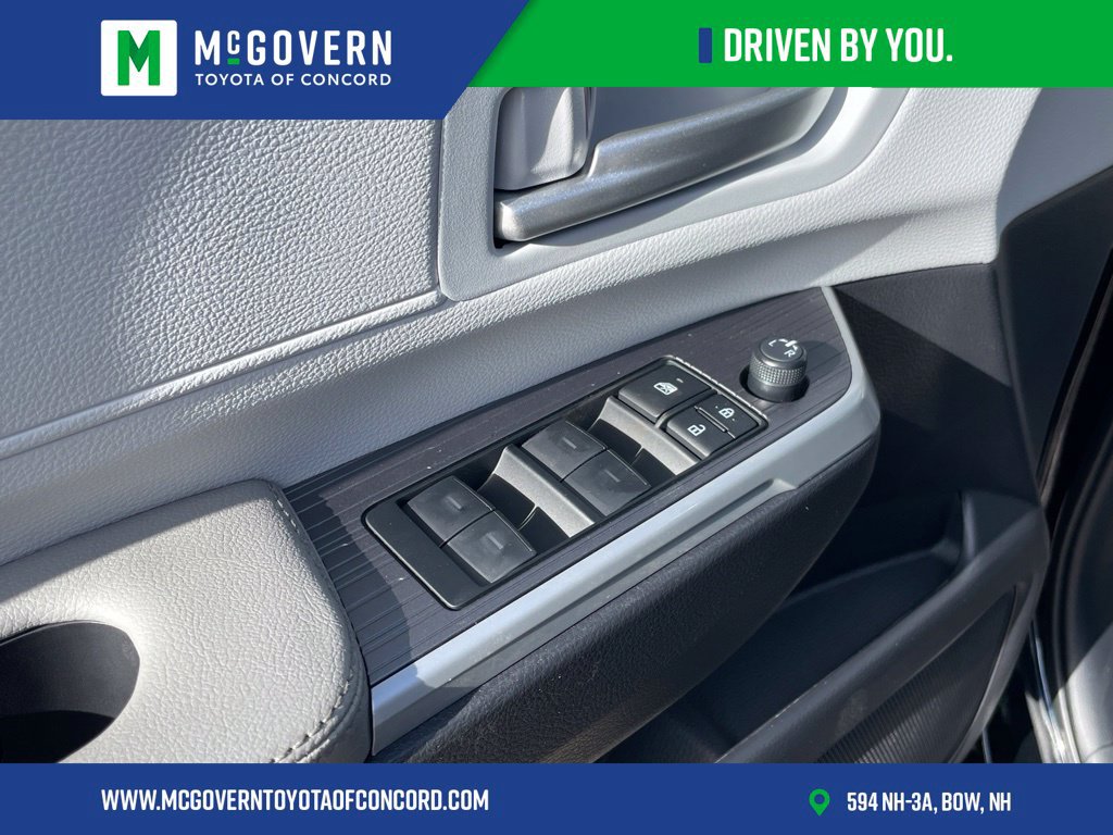 Used 2026 Toyota Sienna XLE FWD image 15