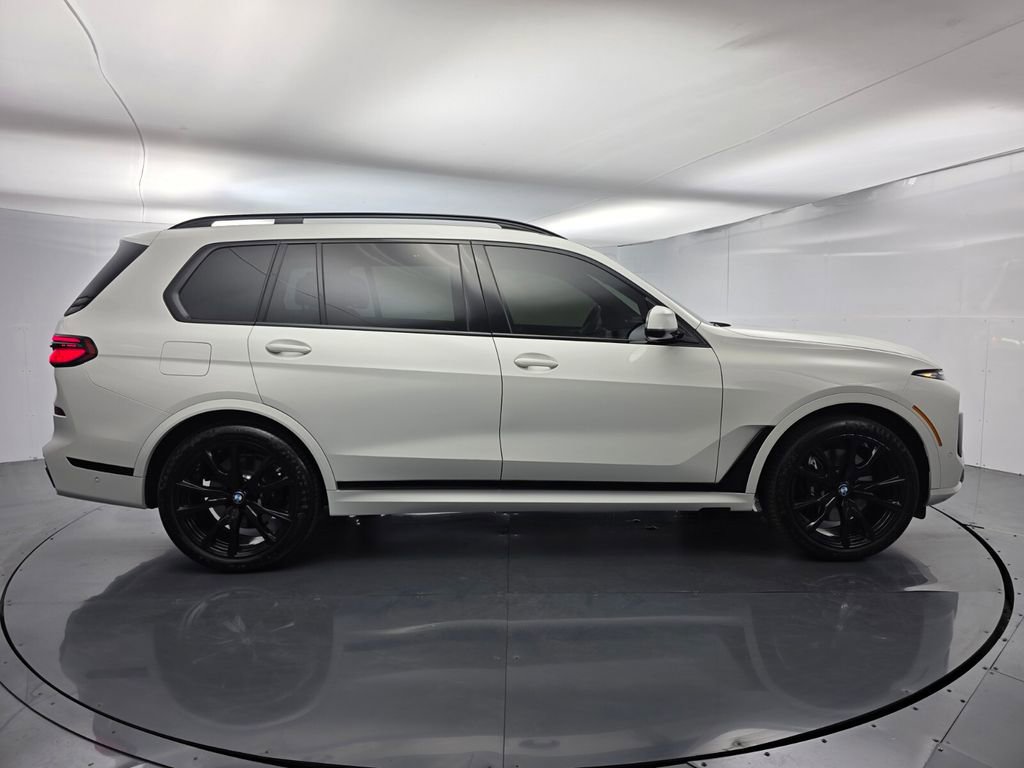 Used 2024 BMW X7 xDrive40i w/ M Sport Package image 3