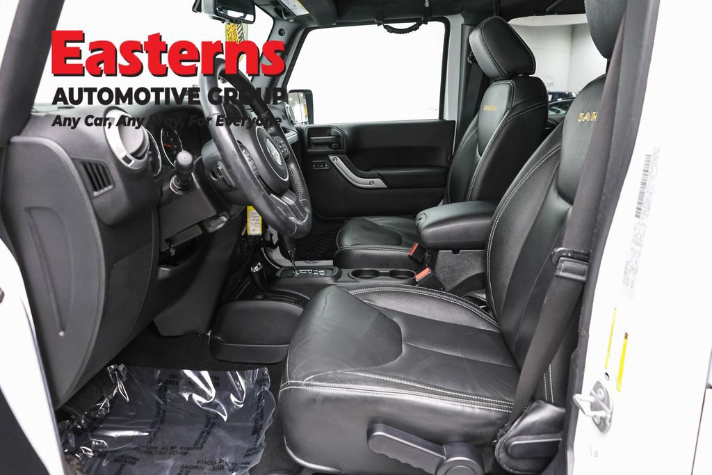 Used 2015 Jeep Wrangler Unlimited Sahara w/ Connectivity Group AWD/4WD image 14
