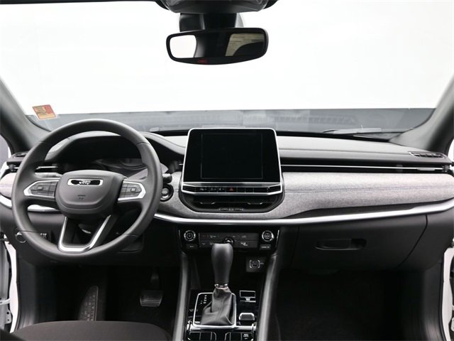 Used 2025 Jeep Compass Sport image 17