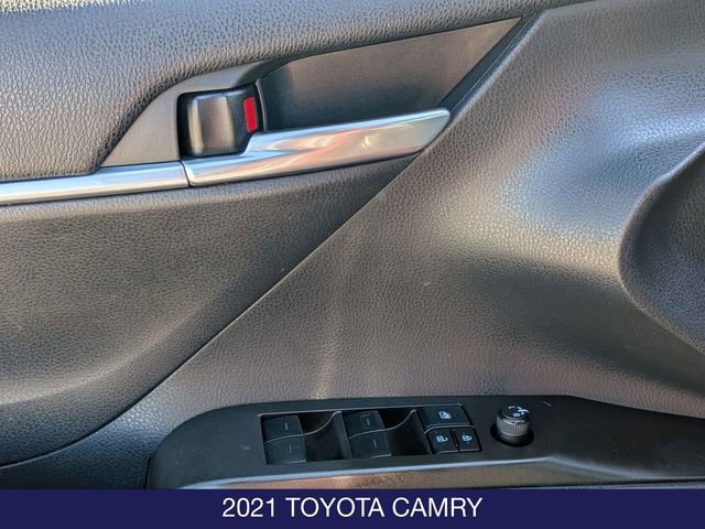 Used 2021 Toyota Camry SE FWD image 12