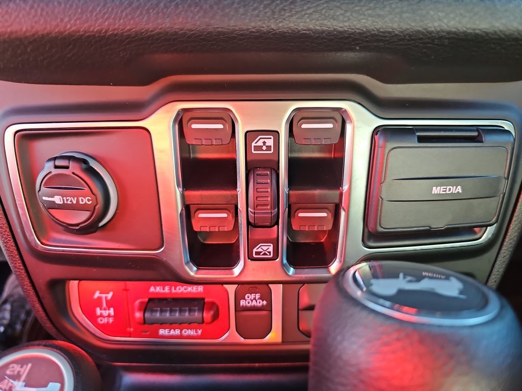 Used 2025 Jeep Wrangler Unlimited Sport AWD/4WD image 27