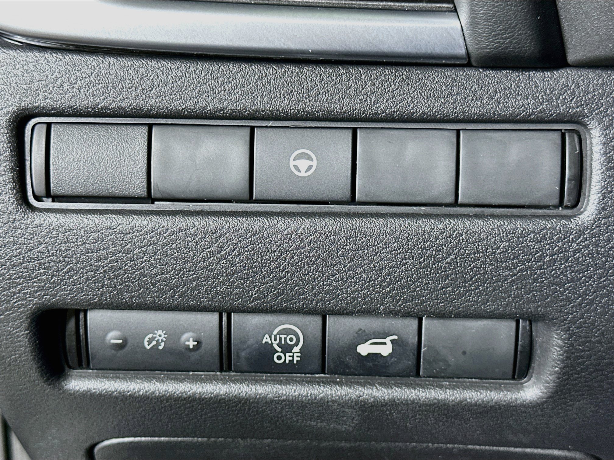 Used 2025 Nissan Rogue SV FWD image 17