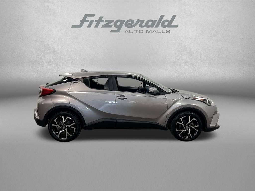 Used 2019 Toyota C-HR XLE image 7