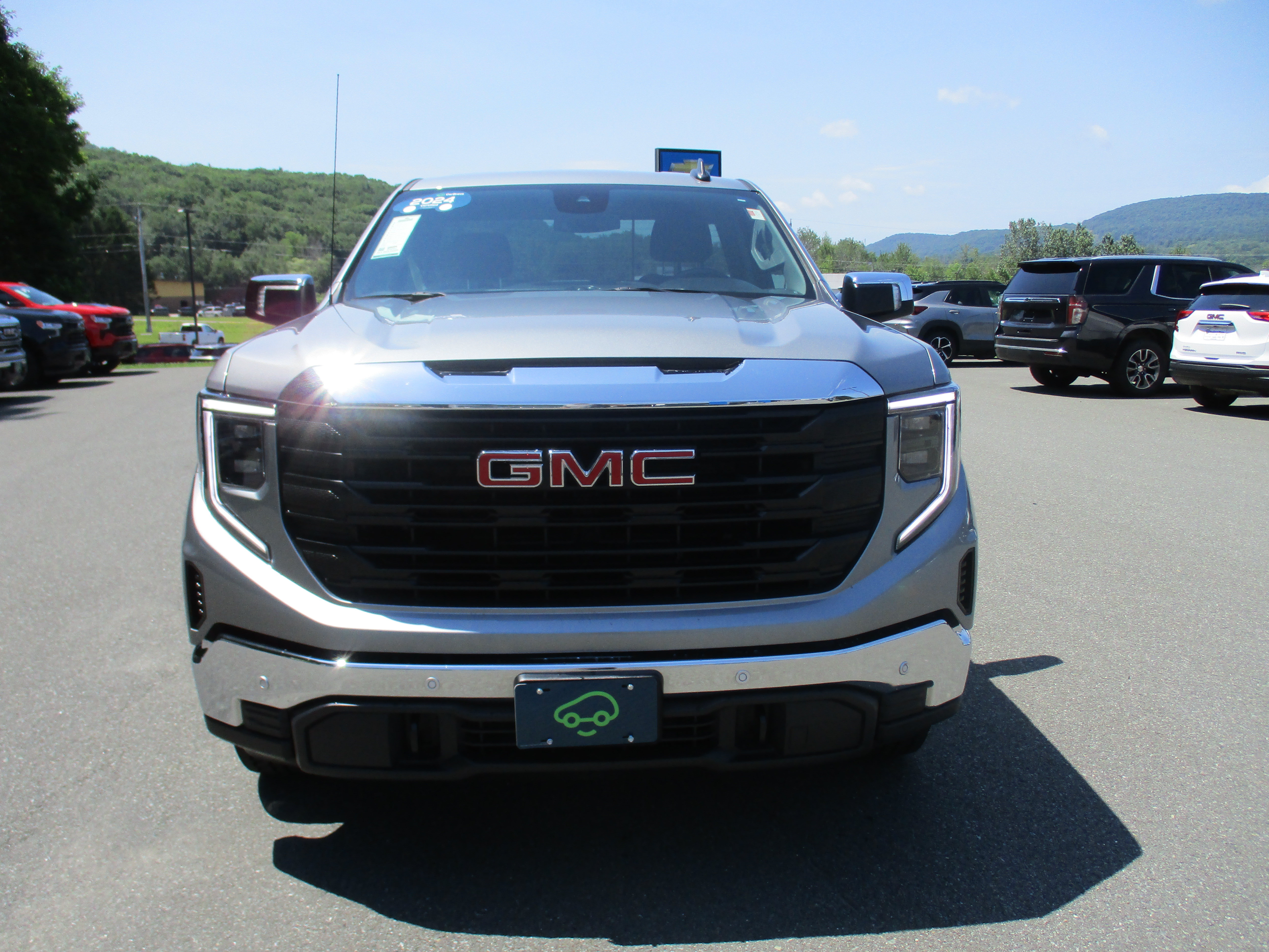 Used 2024 GMC Sierra 1500 Pro w/ Pro Value Package AWD/4WD image 2