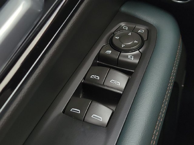 Used 2025 GMC Yukon AT4 w/ AT4 Premium Package AWD/4WD image 24