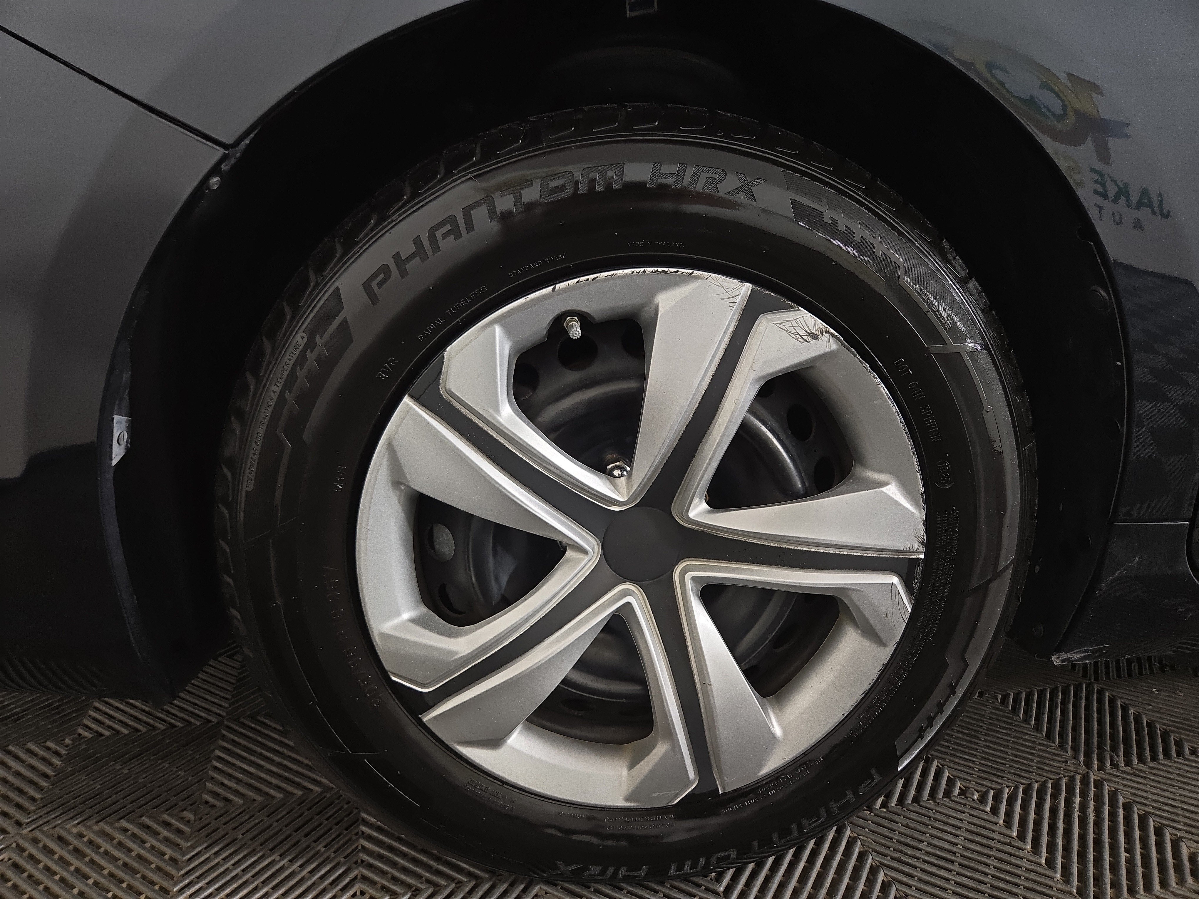 Used 2016 Toyota Camry LE FWD image 32