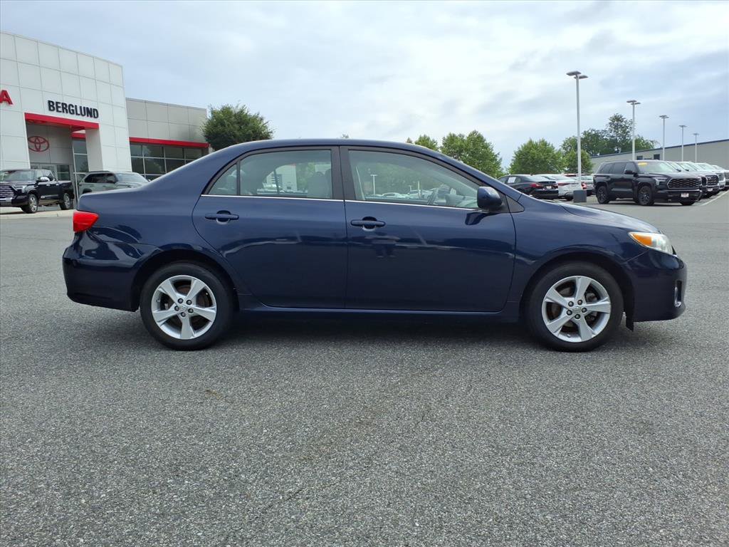 Used 2013 Toyota Corolla LE w/ Premium Pkg FWD image 3
