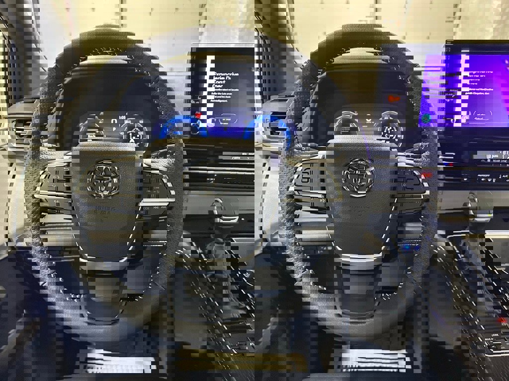 Used 2025 Toyota Sienna XSE image 18