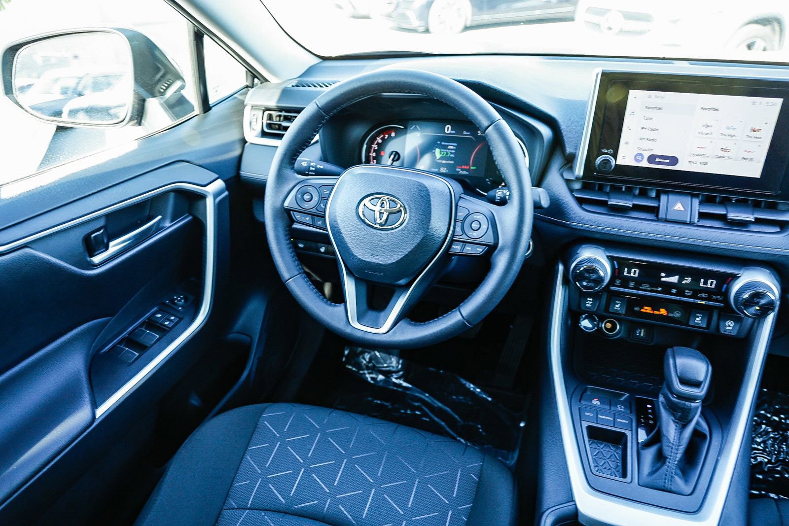 Used 2025 Toyota RAV4 XLE w/ Convenience Package FWD image 14