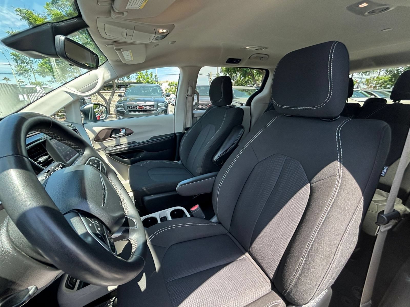 Used 2024 Chrysler Voyager LX FWD image 29