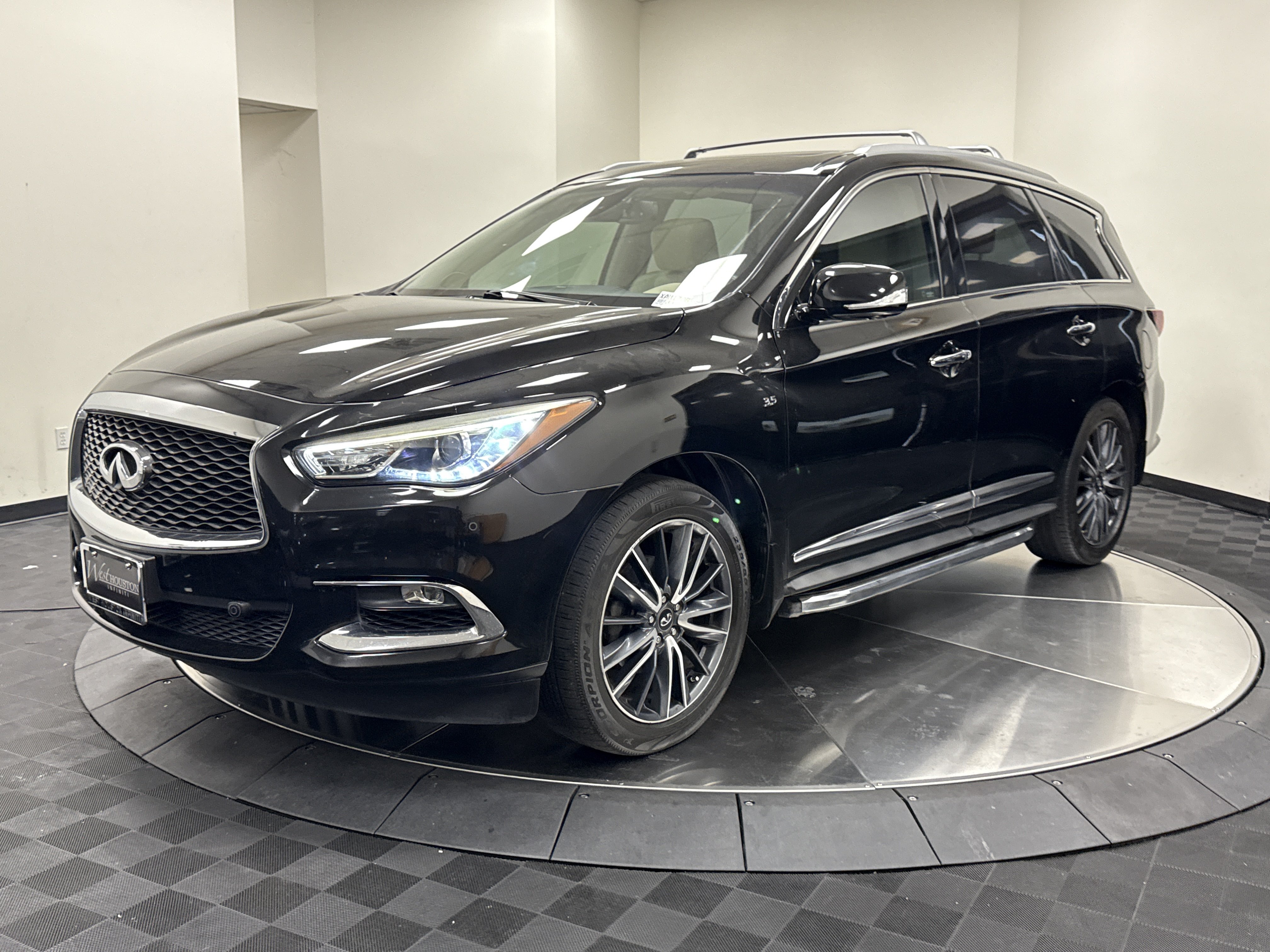 Used 2018 INFINITI QX60 FWD w/ Deluxe Technology Package image 3