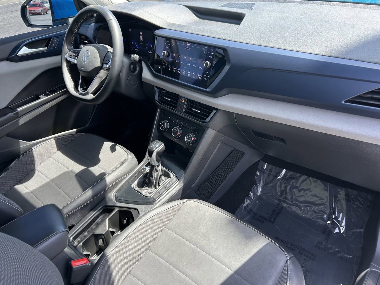 Used 2022 Volkswagen Taos SE FWD image 8