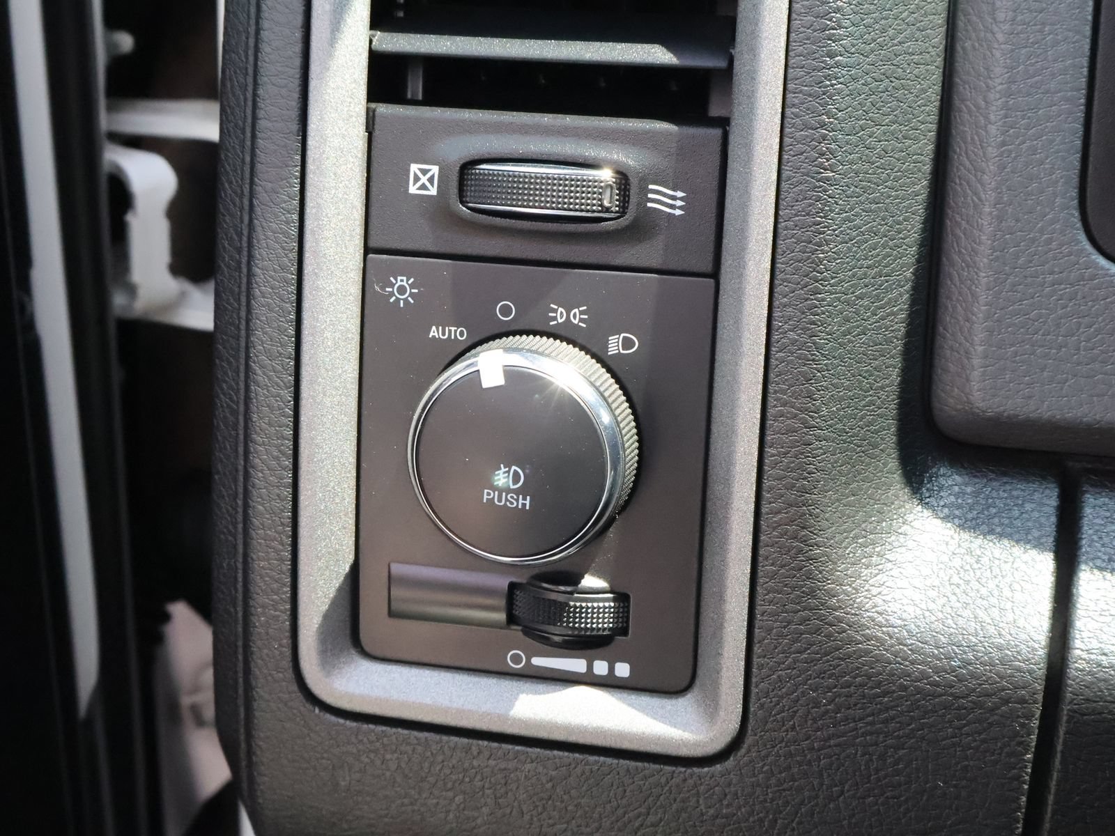 Used 2018 RAM 5500 Tradesman w/ Payload Upgrade Package AWD/4WD image 36