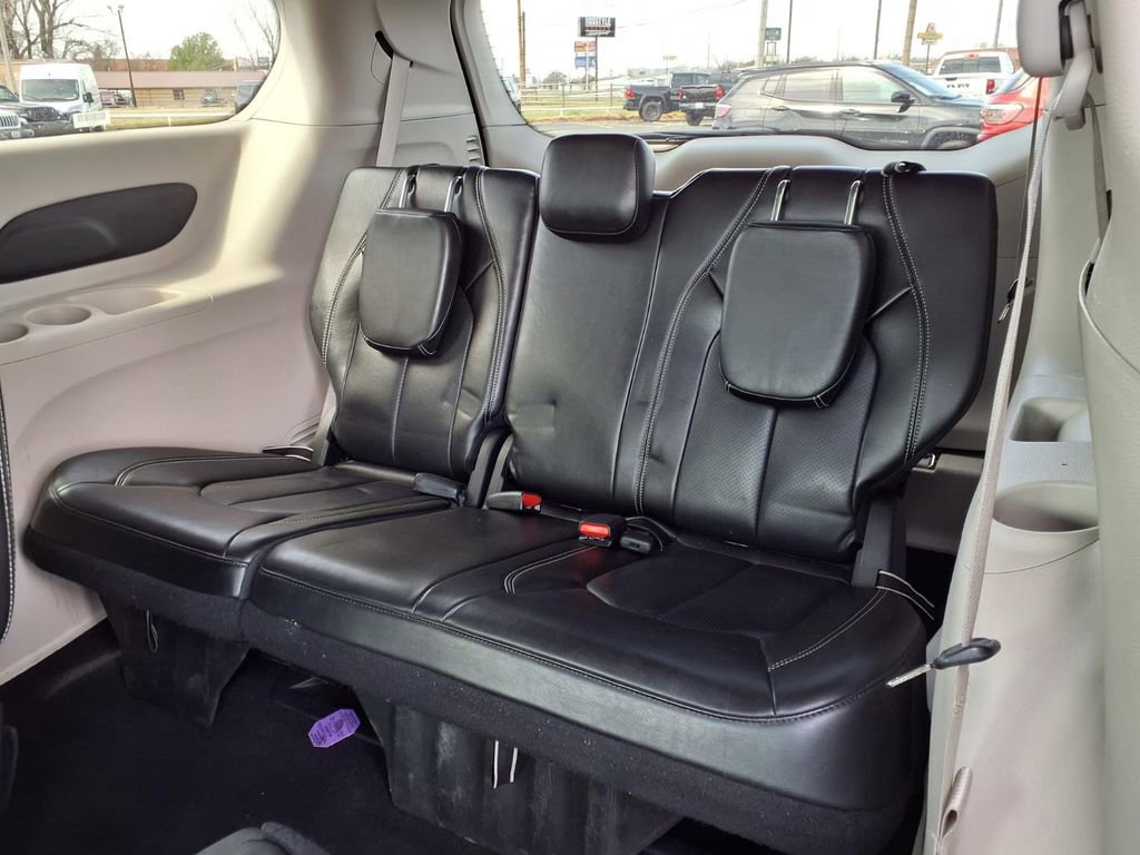 Used 2023 Chrysler Pacifica Touring-L FWD image 27