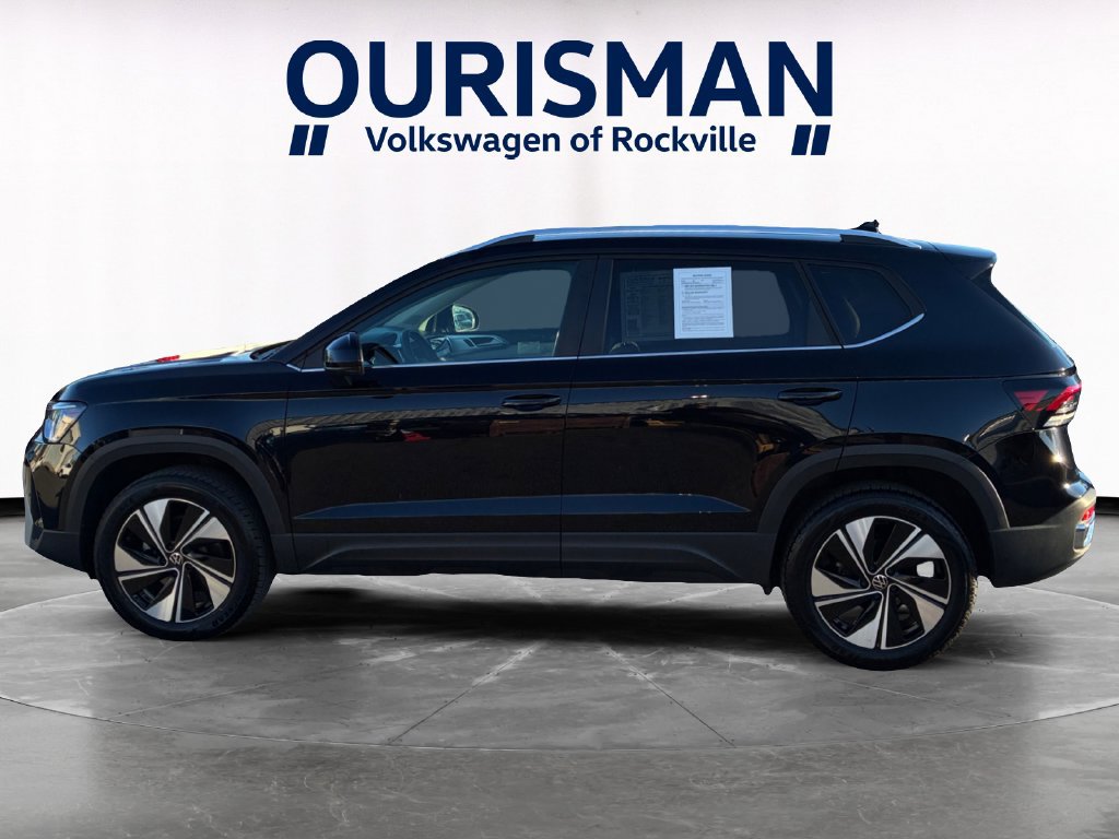 Used 2025 Volkswagen Taos SE w/ Panoramic Sunroof Package AWD/4WD image 3