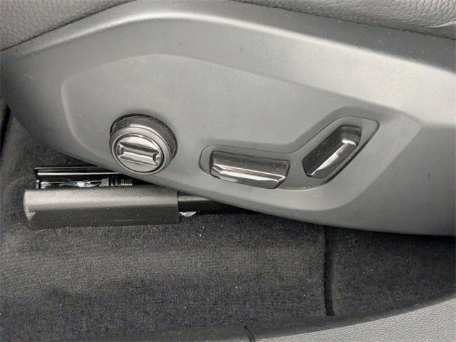 Used 2025 Volvo XC60 B5 Plus image 15
