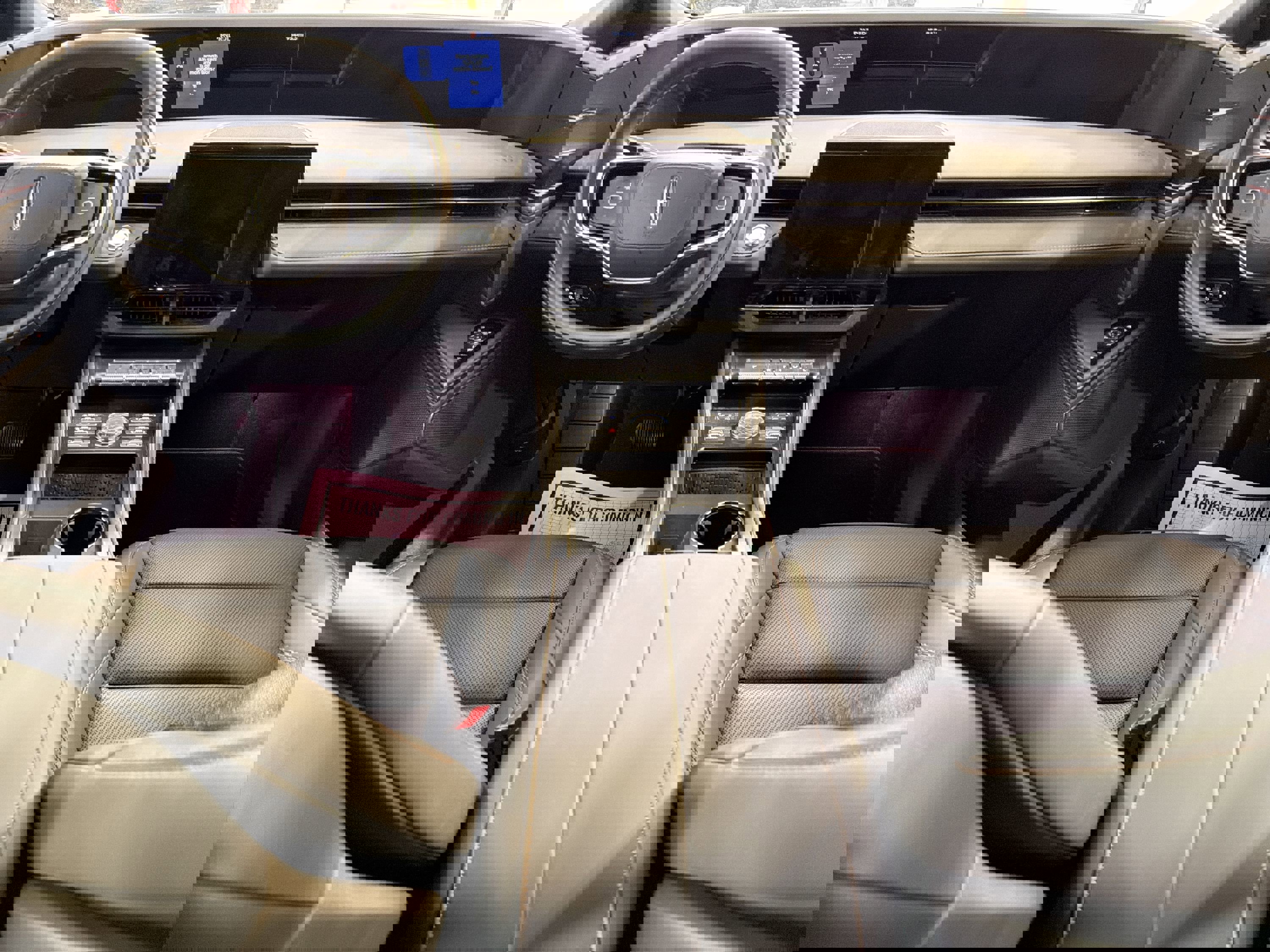 Used 2025 Lincoln Nautilus Premier w/ Jet Appearance Package image 23