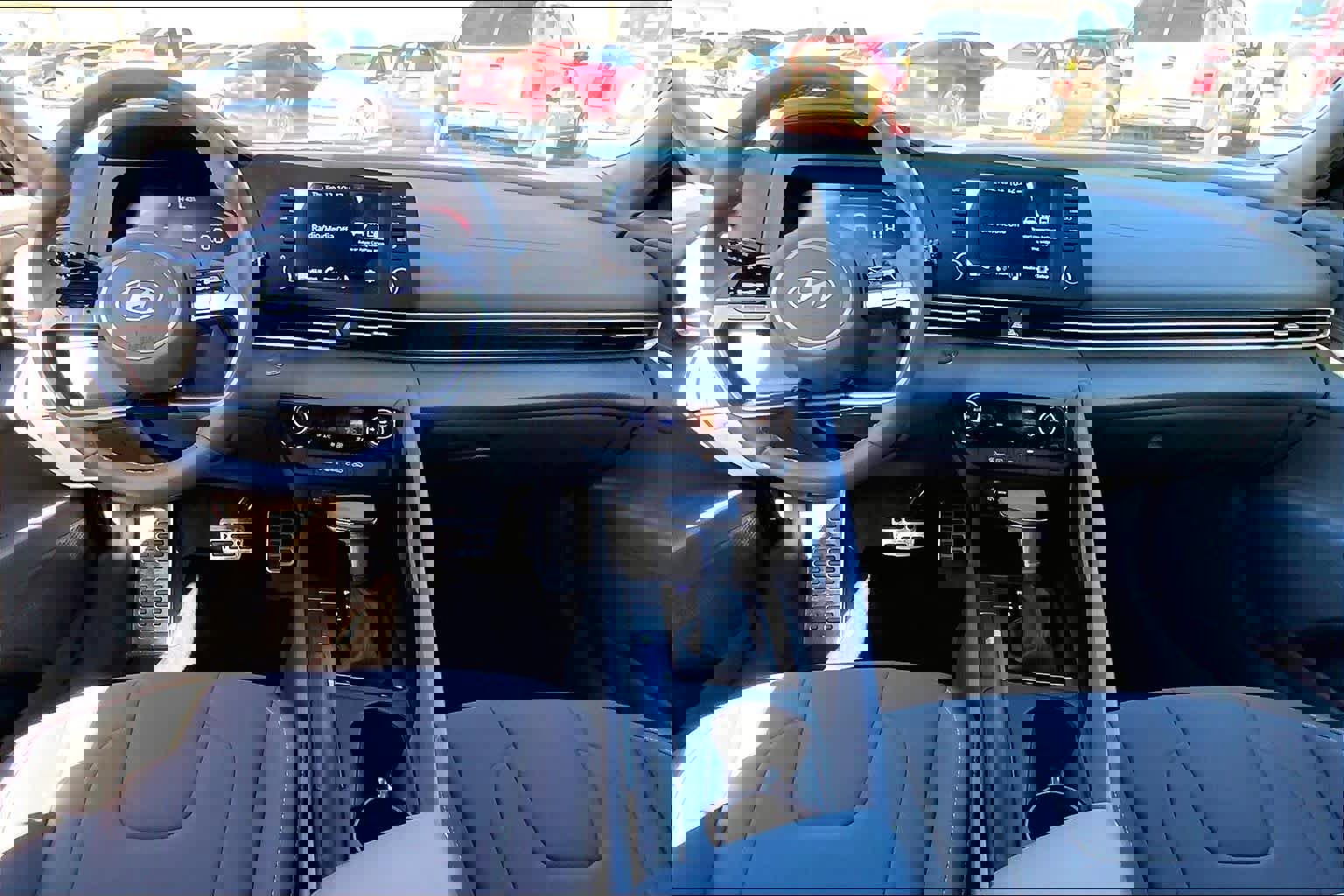 Used 2025 Hyundai Elantra Sport image 16