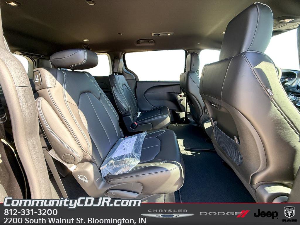 New 2026 Chrysler Pacifica Select AWD/4WD image 20