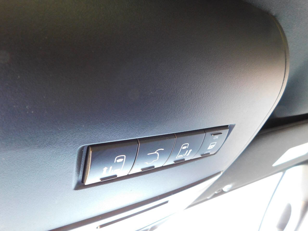 Used 2018 Dodge Grand Caravan GT image 40