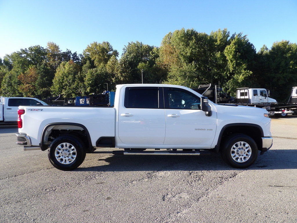 Used 2025 Chevrolet Silverado 3500 LT w/ Safety Package AWD/4WD image 9