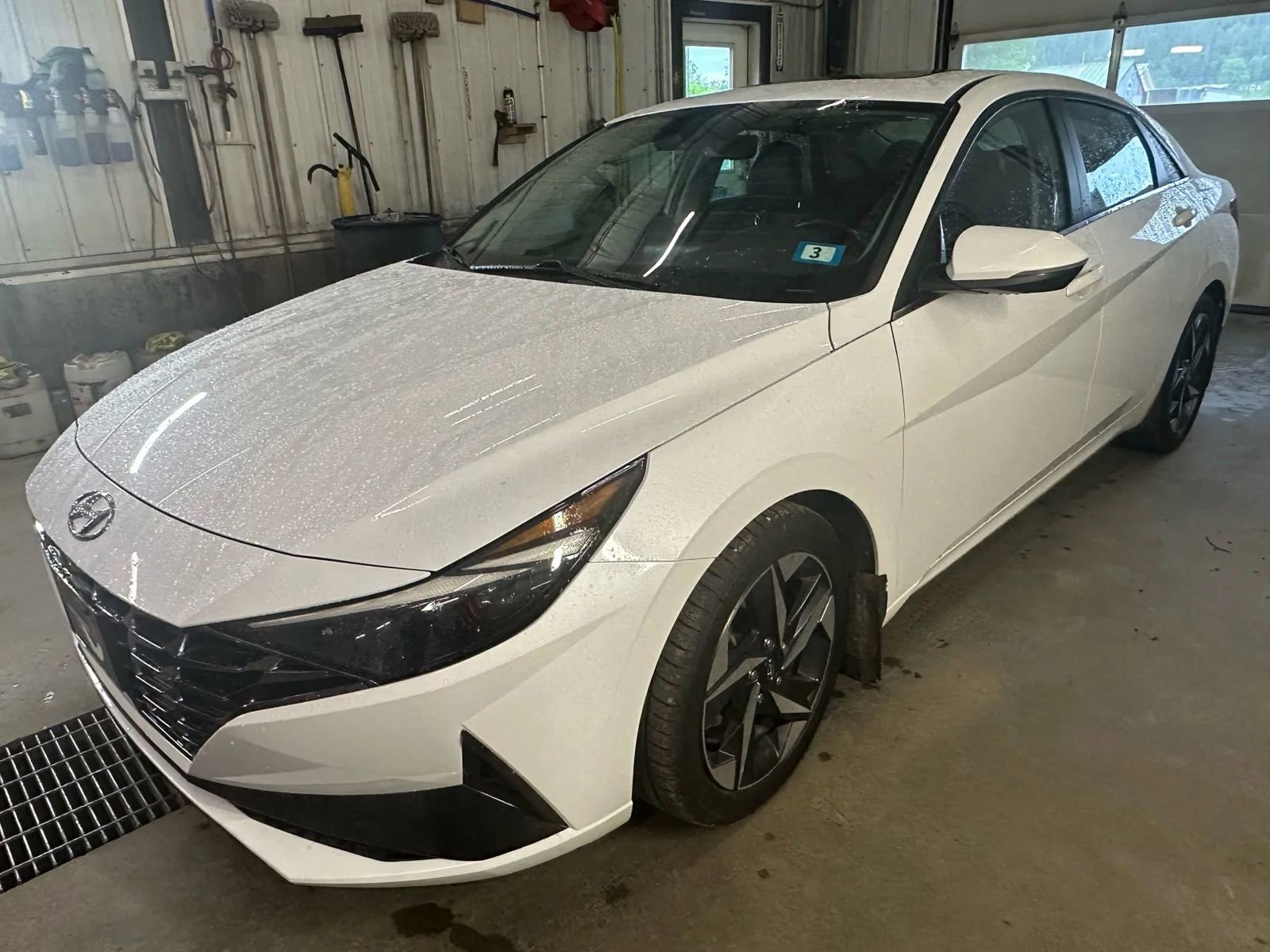 Used 2021 Hyundai Elantra Limited image 3