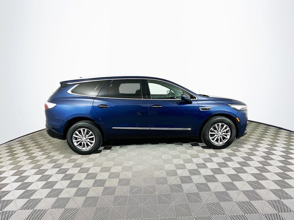 Used 2023 Buick Enclave Essence image 10