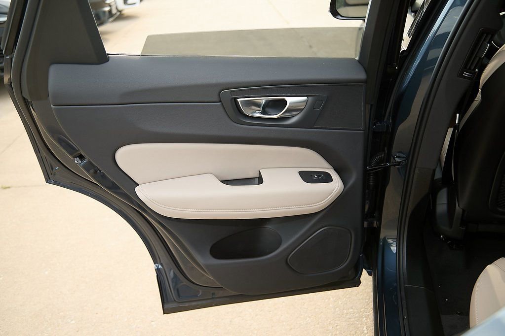 New 2026 Volvo XC60 B5 Plus w/ Protection Package Premier image 18