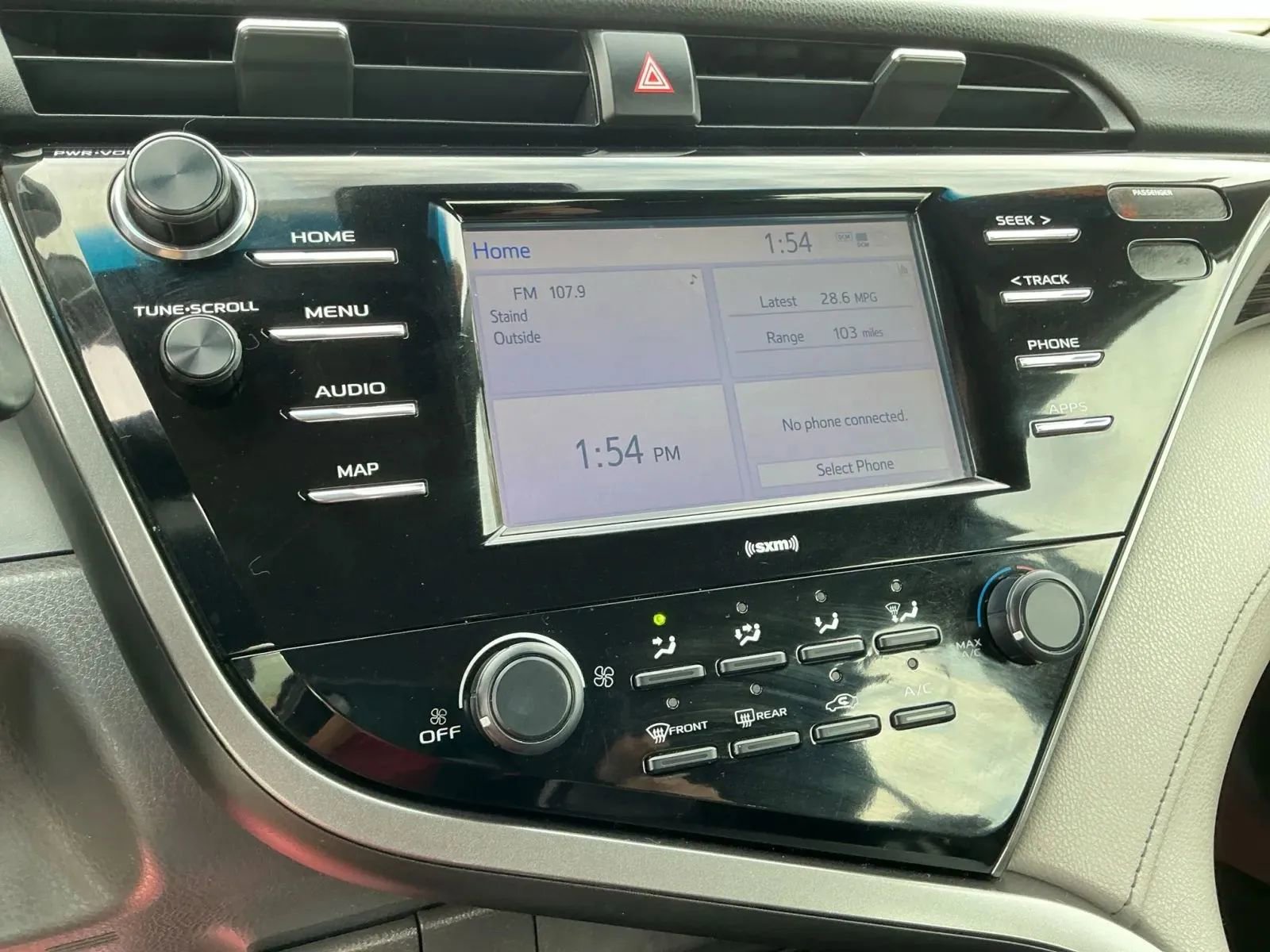 Used 2020 Toyota Camry LE w/ Carpet Mat Package image 30