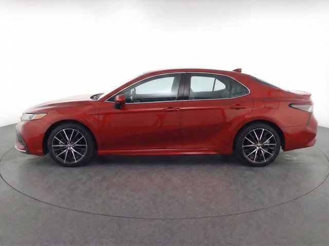 Used 2021 Toyota Camry SE image 4