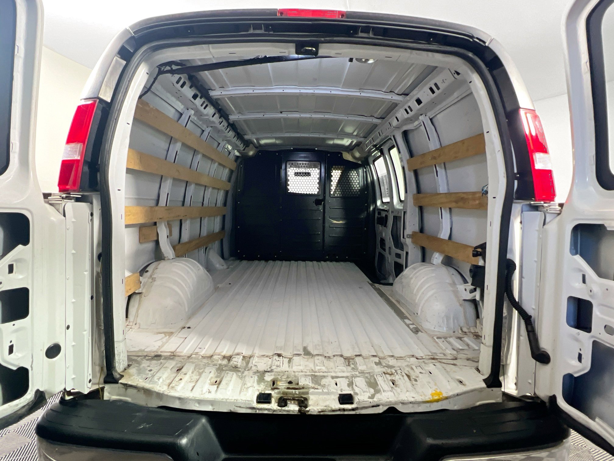 Used 2019 Chevrolet Express 2500 w/ Driver Convenience Package RWD image 32