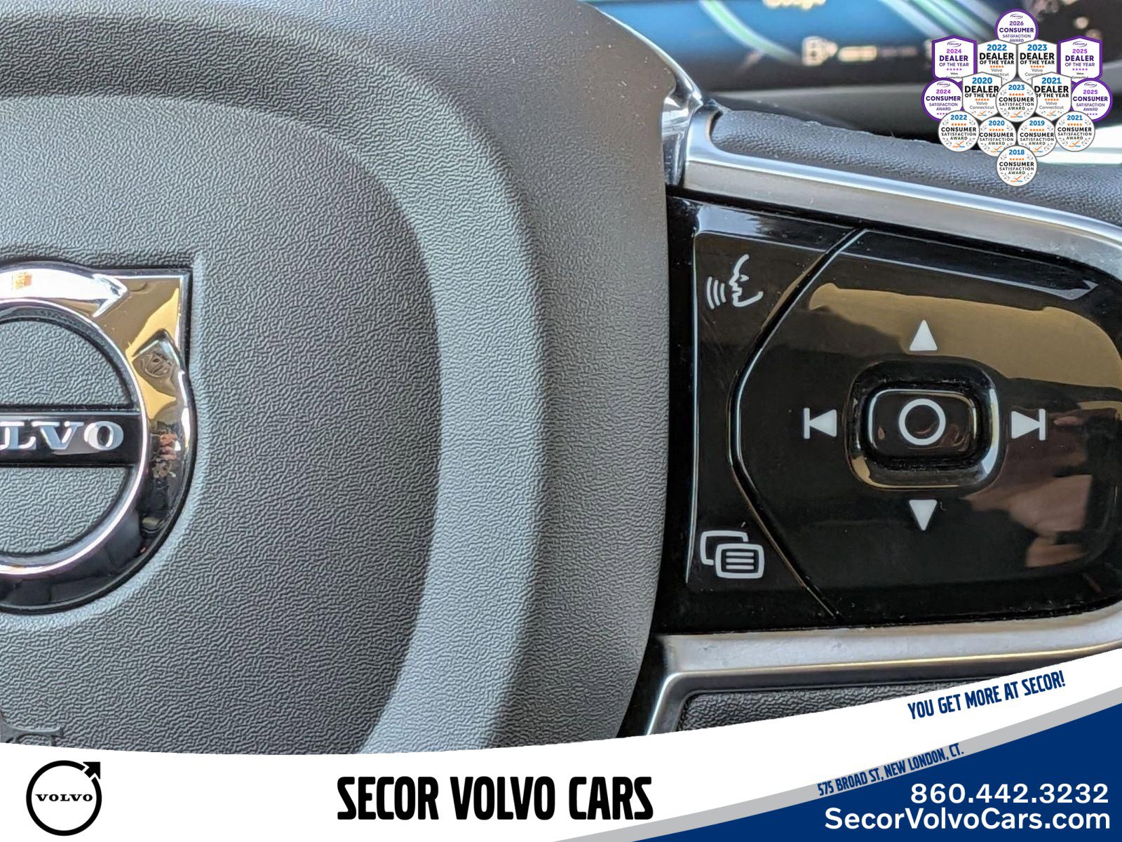 Used 2023 Volvo XC60 B5 Plus AWD/4WD image 18