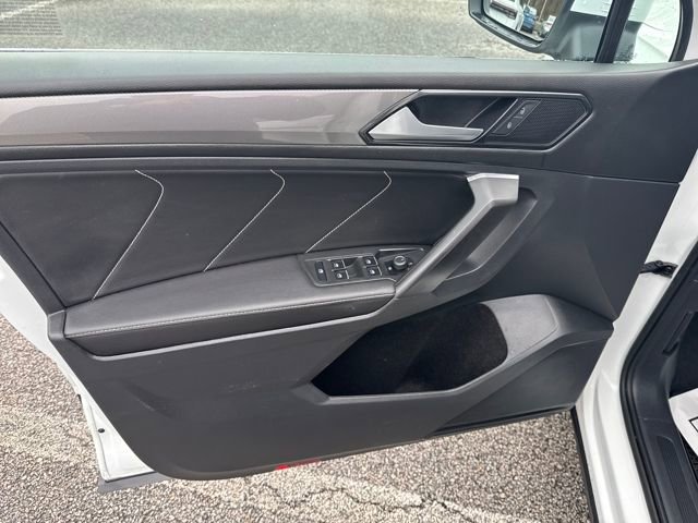 Certified 2023 Volkswagen Tiguan SE w/ Panoramic Sunroof Package image 11