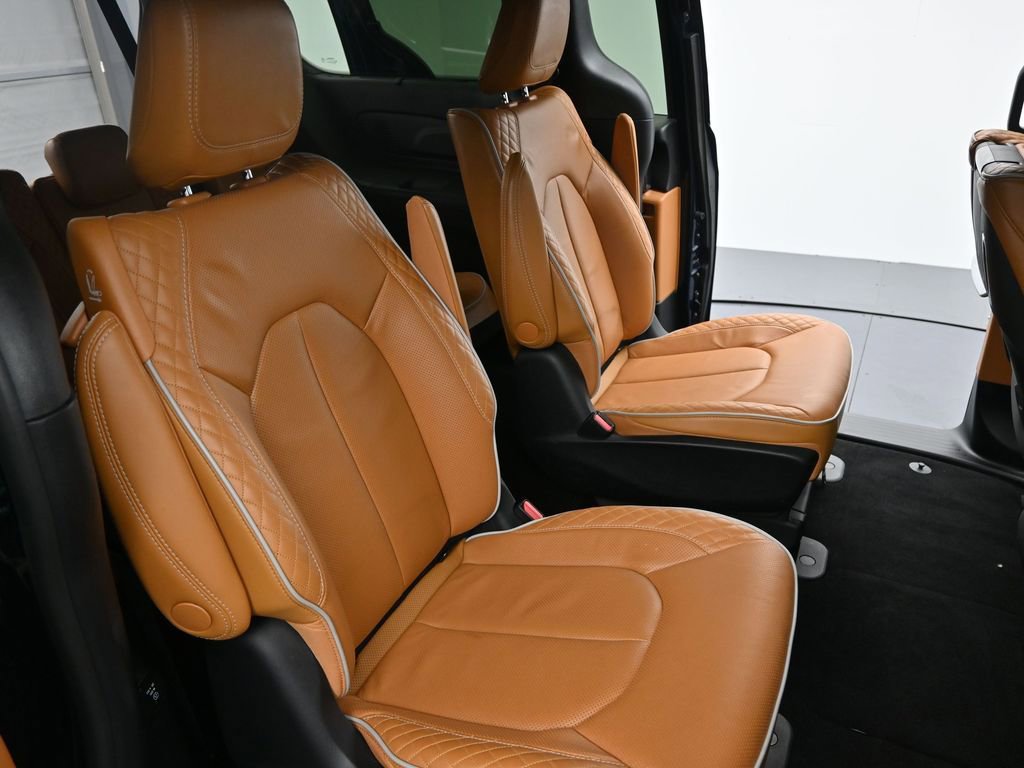 Used 2023 Chrysler Pacifica Pinnacle image 13
