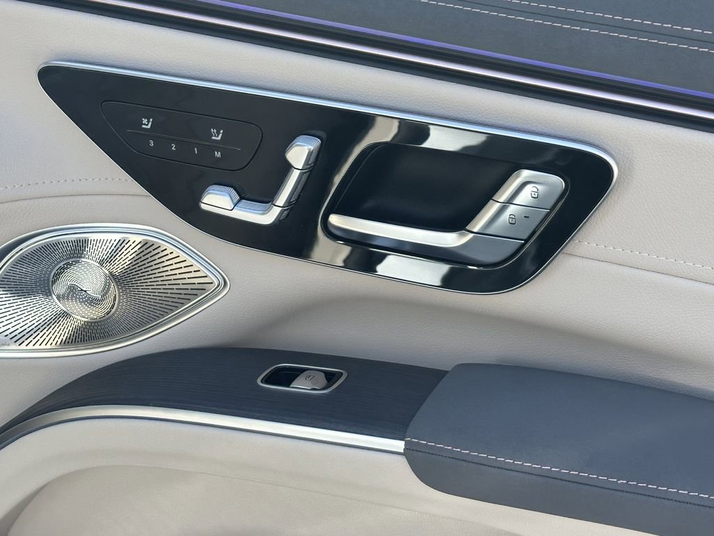 New 2026 Mercedes-Benz EQS 550 4MATIC SUV image 17