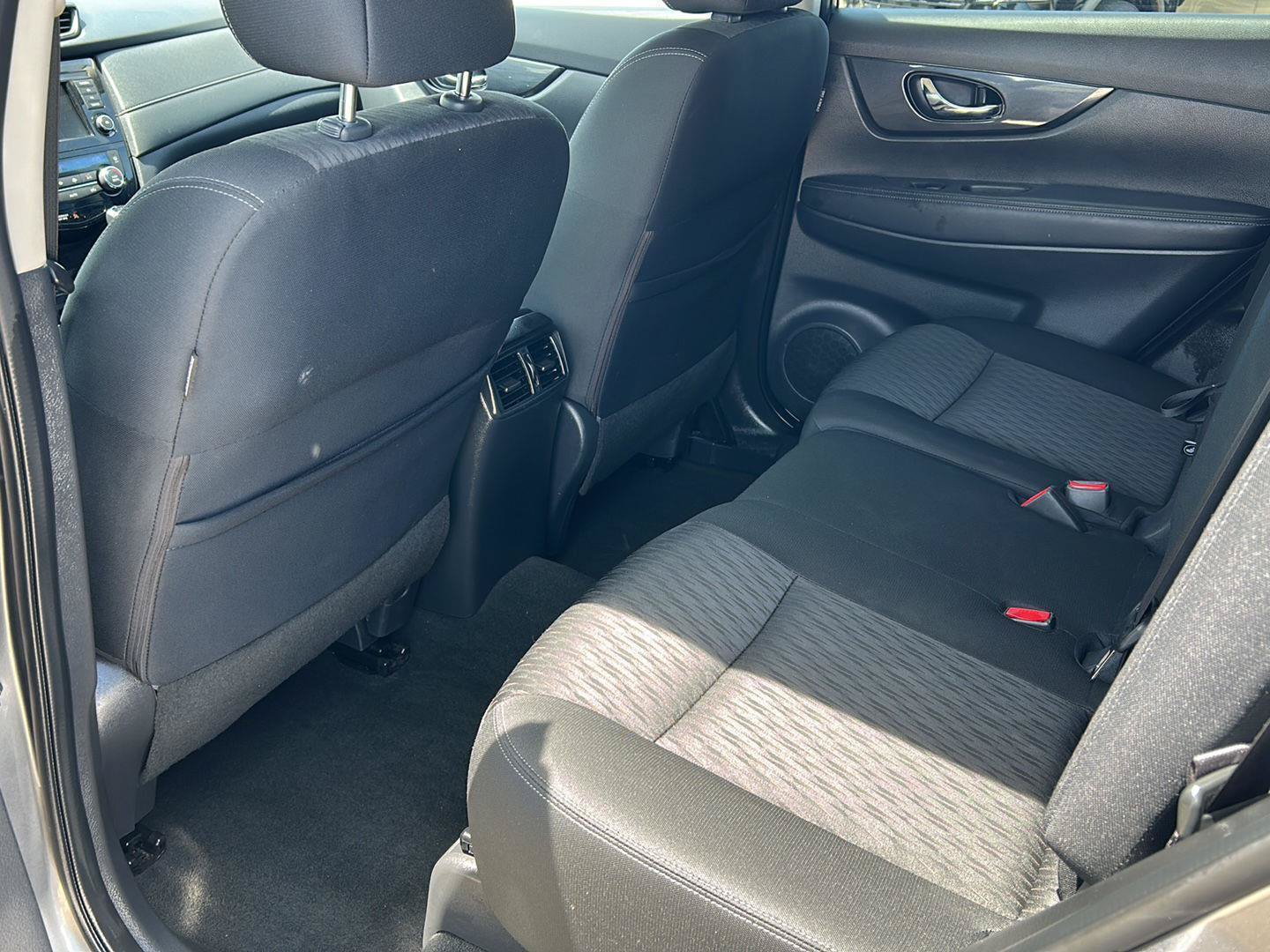 Used 2020 Nissan Rogue SV AWD/4WD image 3